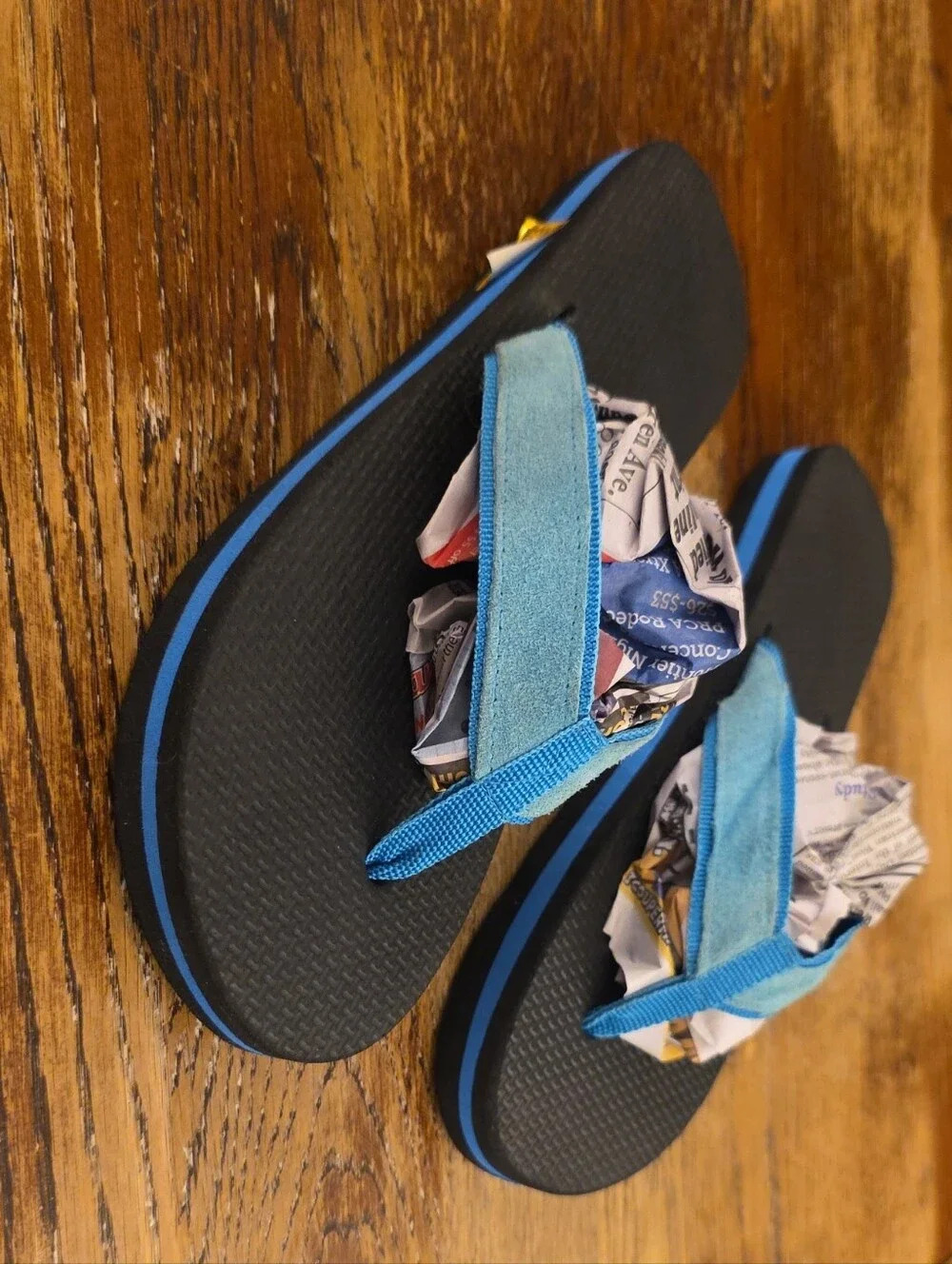 VINTAGE 80S DEADSTOCK BLUE STRAP FOAM THONG SANDALS MENS 10 (tight) -->WOMENS 10